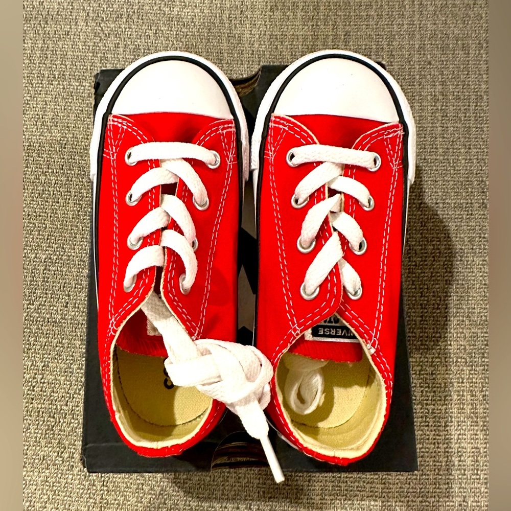 BRAND NEW!! Toddler converse - color: red and white